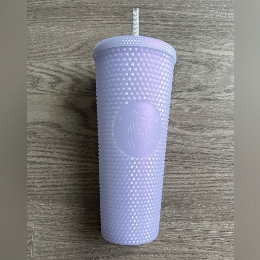 NWOT Starbucks Icy Lilac Venti
Studded Tumbler 2021 Holiday Release